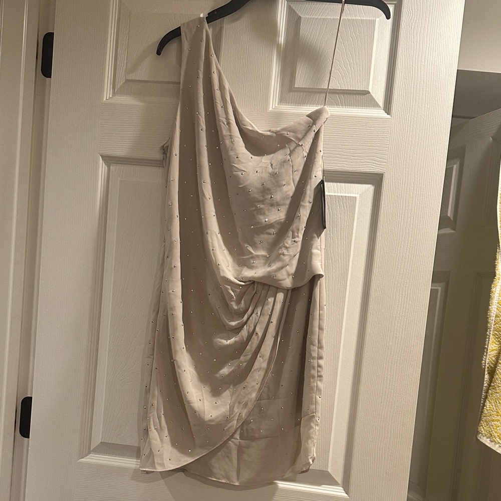 Express Elegant Cream Attire